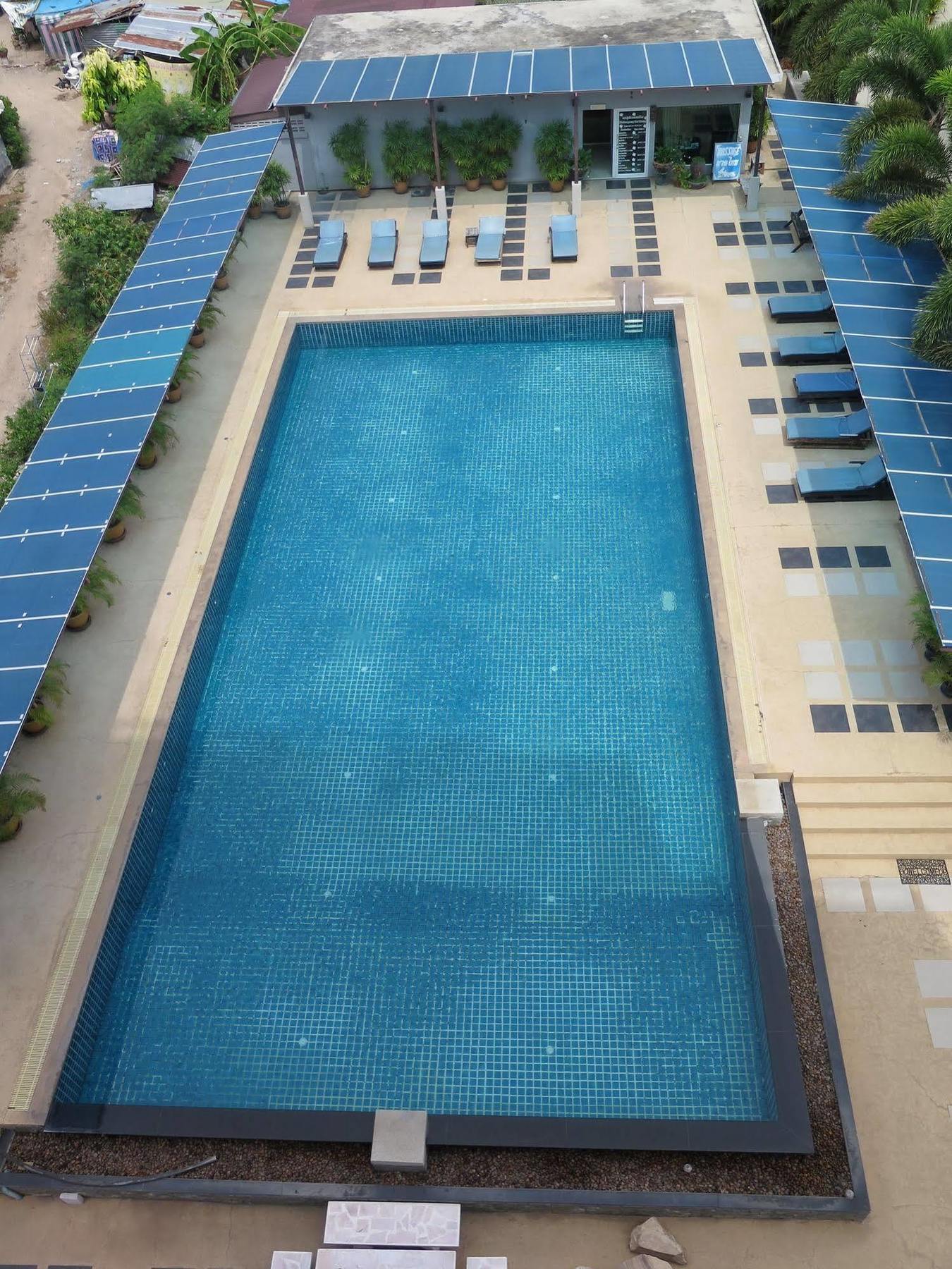 OYO 829 Royal Thai Residence Praia de Jomtien Exterior foto