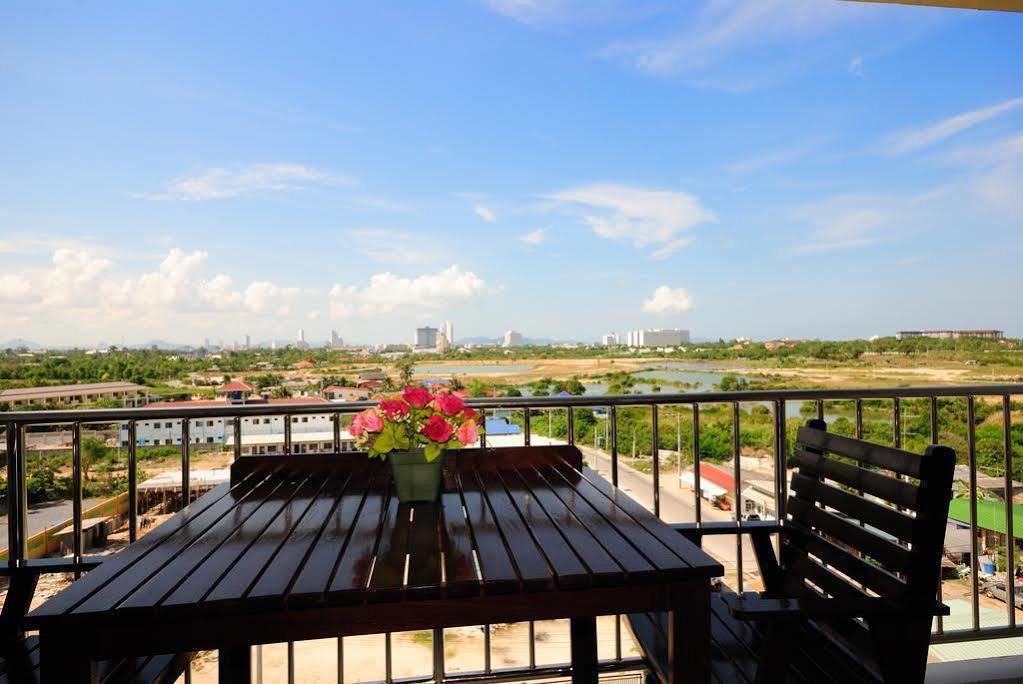 OYO 829 Royal Thai Residence Praia de Jomtien Exterior foto