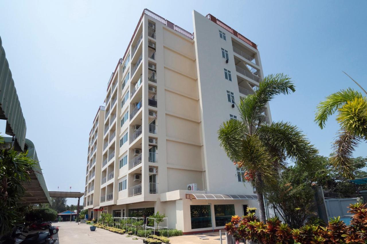 OYO 829 Royal Thai Residence Praia de Jomtien Exterior foto